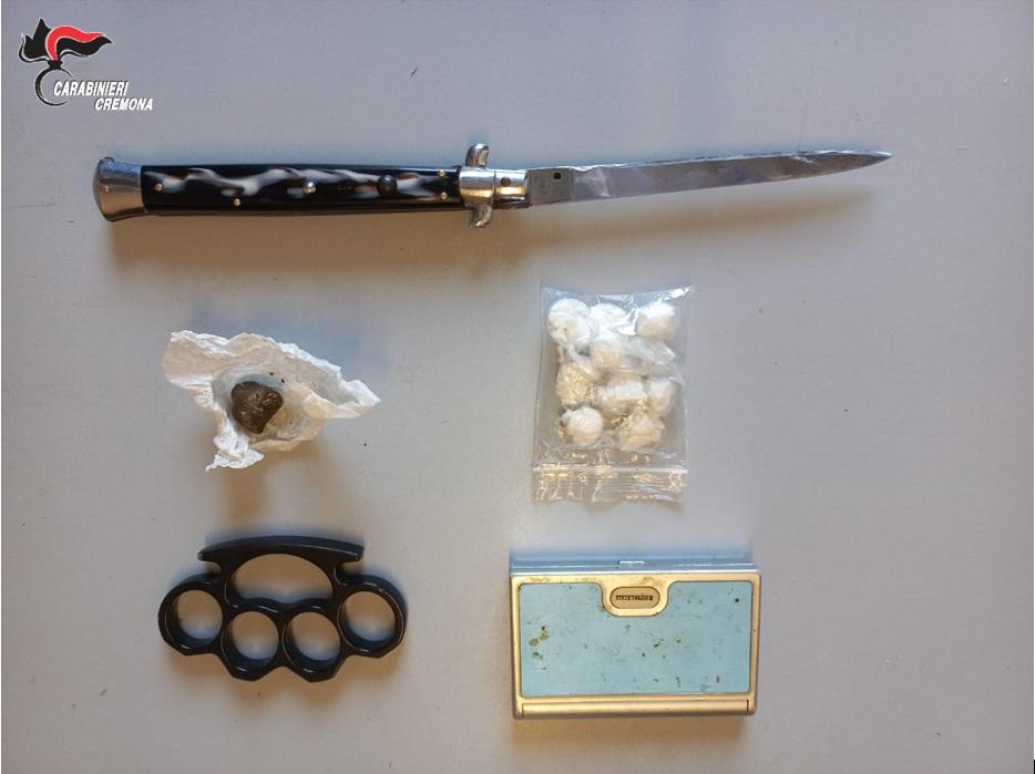 In moto con droga, coltello e tirapugni: due denunciati a Spino d’Adda In moto con droga, coltello e tirapugni: due denunciati a Spino d’Adda