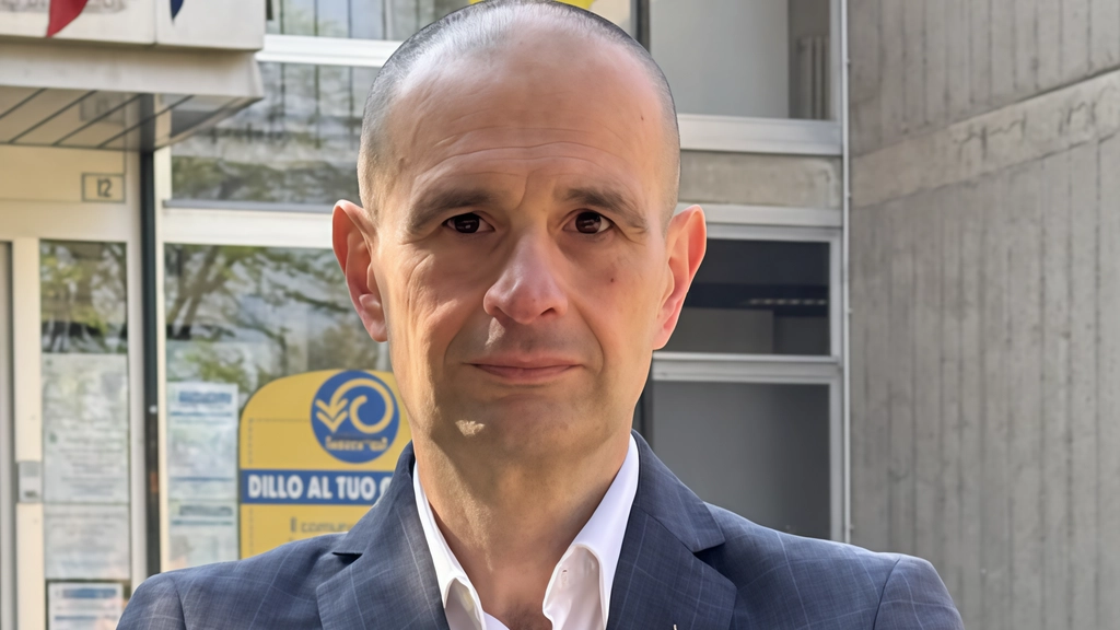 La denuncia del sindaco Ettore Fusco (nella foto) per l’ennesima revoca di un finanziamento pubblico. Si tratta di 70mila... La denuncia del sindaco Ettore Fusco (nella foto) per l’ennesima revoca di un finanziamento pubblico. Si tratta di 70mila...