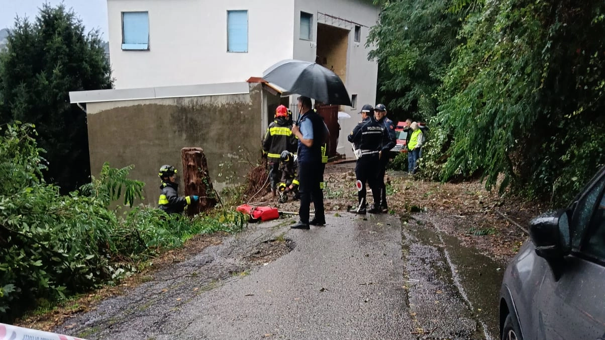 Maltempo nel Comasco, frane e smottamenti: evacuate 26 persone a Blevio e Torno