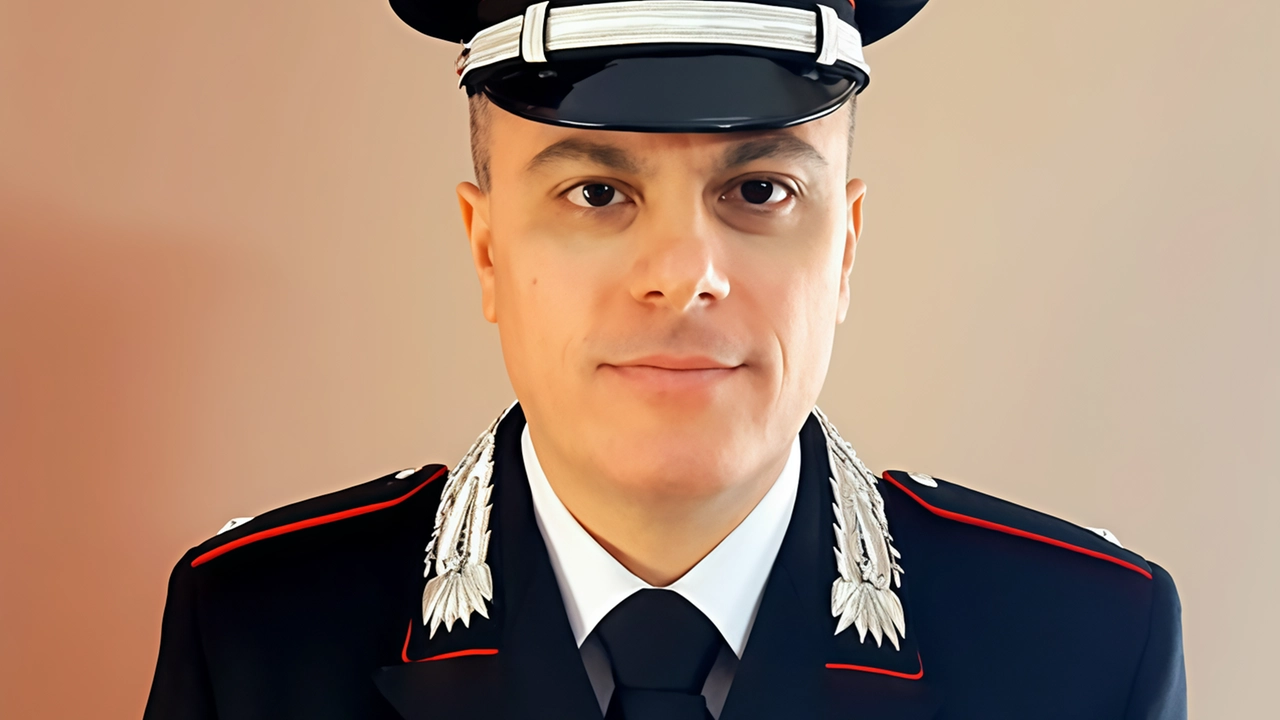 Il tenente Antonio Prete, esperto nella lotta alla criminalità organizzata, è il nuovo comandante della Tenenza dei carabinieri a Cologno Monzese. Con una lunga esperienza alle spalle, Prete torna in Lombardia dopo aver prestato servizio in Campania, in zone colpite dalla criminalità. Il tenente Antonio Prete, esperto nella lotta alla criminalità organizzata, è il nuovo comandante della Tenenza dei carabinieri a Cologno Monzese. Con una lunga esperienza alle spalle, Prete torna in Lombardia dopo aver prestato servizio in Campania, in zone colpite dalla criminalità.
