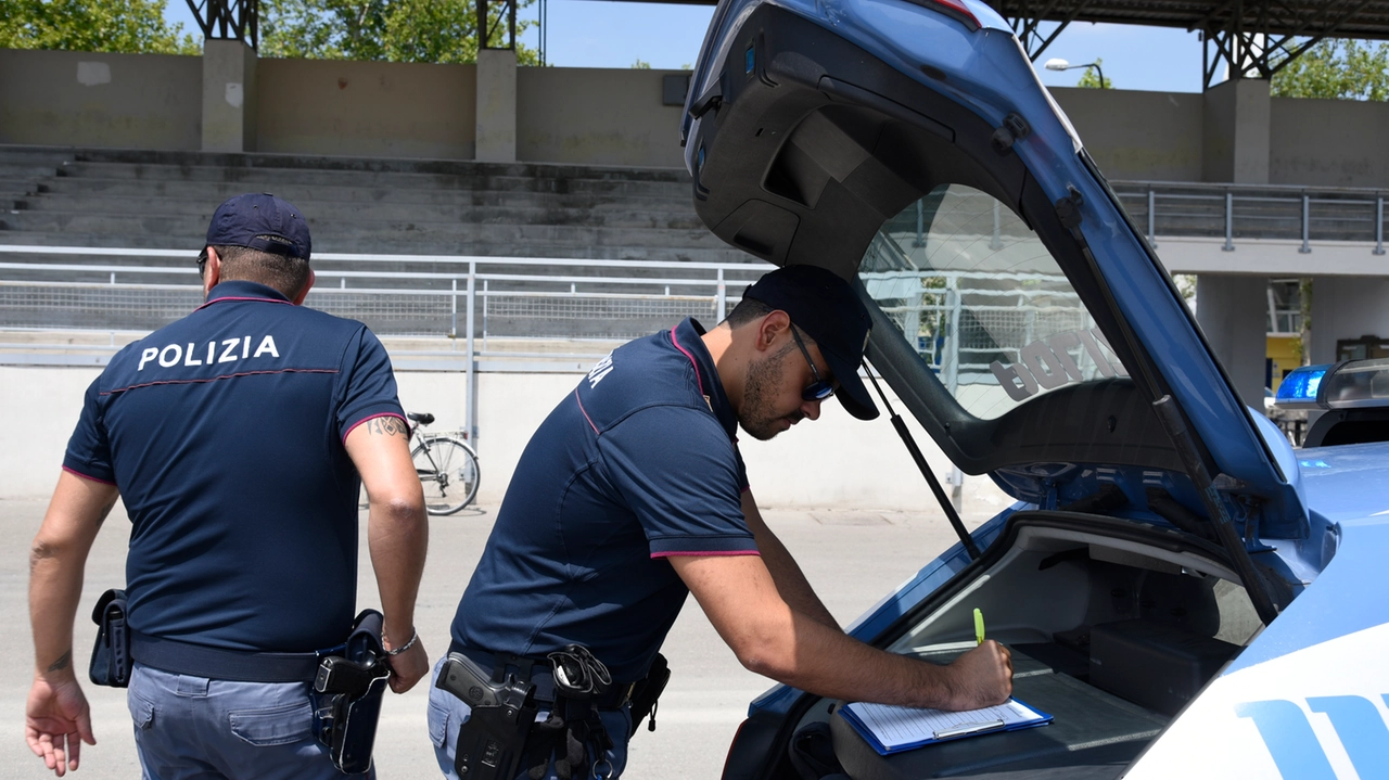 I dipendenti del negozio si sono rivolti al commissariato della polizia di Stato di Busto Arsizio I dipendenti del negozio si sono rivolti al commissariato della polizia di Stato di Busto Arsizio