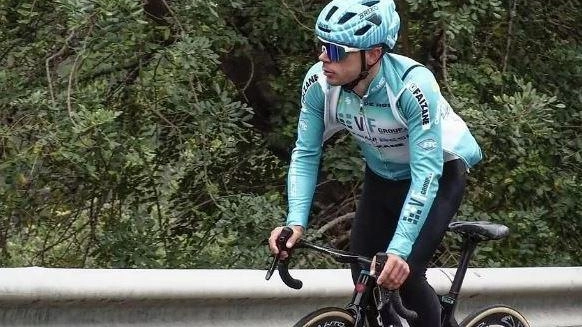 Il ciclista professionista lecchese di 26 anni Luca Colanghi sarebbe stato vittima di una duplice aggressione Il ciclista professionista lecchese di 26 anni Luca Colanghi sarebbe stato vittima di una duplice aggressione