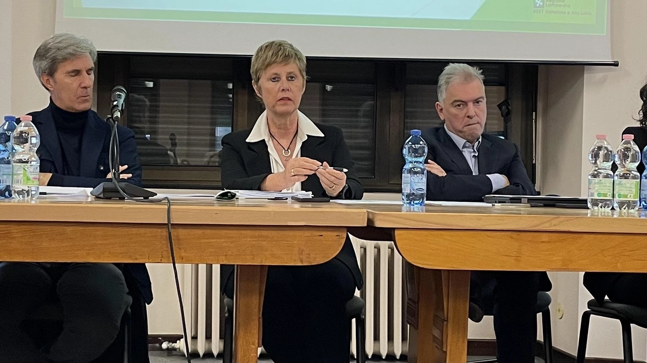 Al centro il direttore generale Monica Fumagalli che ha dato rassicurazioni agli amministratori Al centro il direttore generale Monica Fumagalli che ha dato rassicurazioni agli amministratori