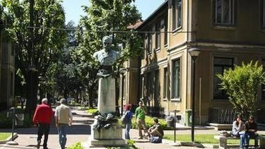 Si venderanno, tramite asta pubblica, gli immobili della Statale di via Vanvitelli 32, di via Balzaretti 9, 11, 13, di...