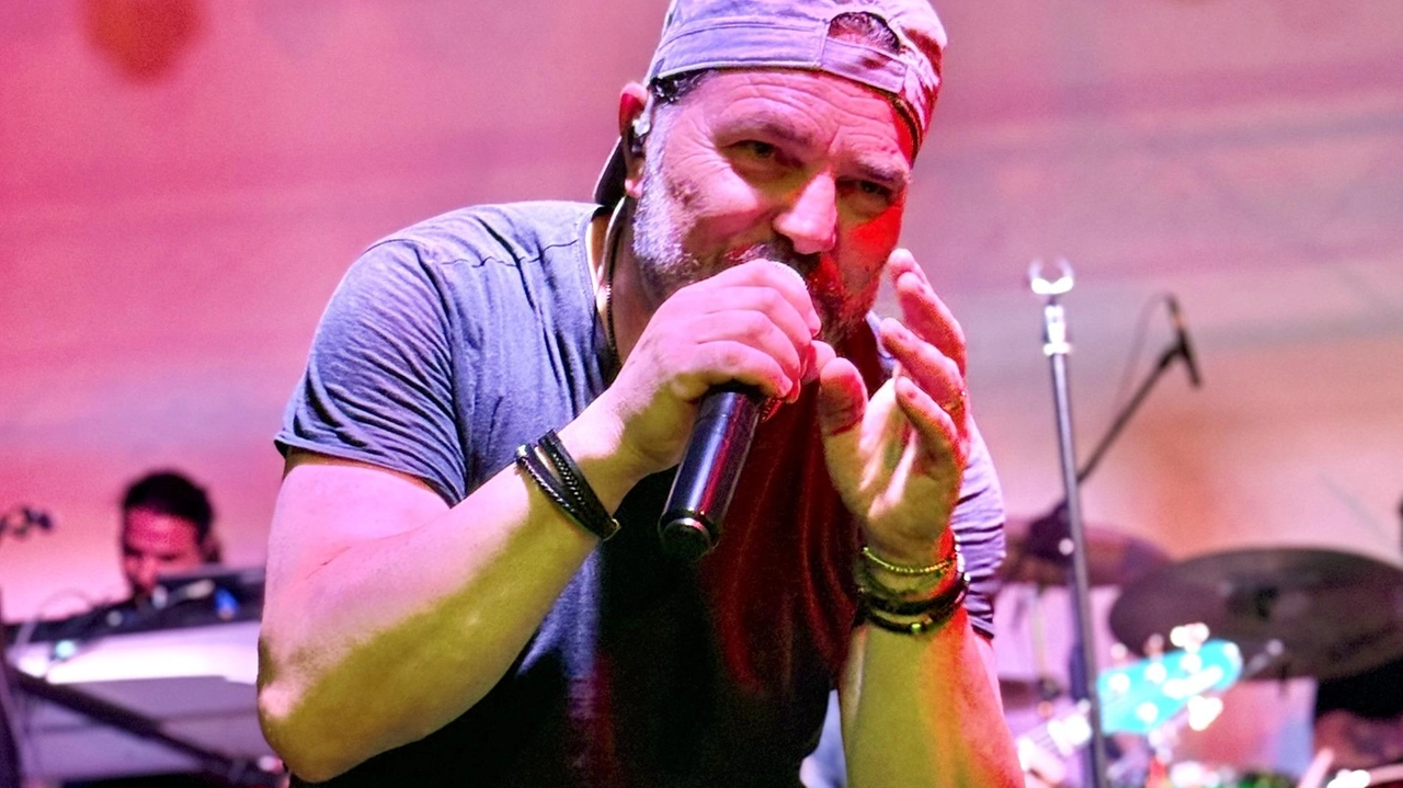 Tutta la potenza e l’energia delle canzoni di Vasco Rossi riproposte con estrema fedeltà ai brani originali e alla carica... Tutta la potenza e l’energia delle canzoni di Vasco Rossi riproposte con estrema fedeltà ai brani originali e alla carica...
