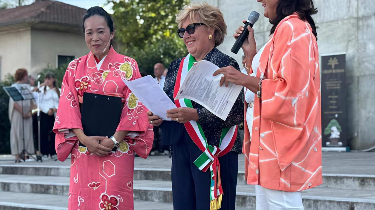 Cerro Maggiore, piazza gremita per uno degli appuntamenti culturali più attesi Cerro Maggiore, piazza gremita per uno degli appuntamenti culturali più attesi