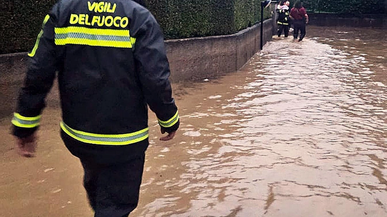 L'alluvione a Olgiate Molgora ha causato danni per almeno 3,5 milioni di euro. Strade allagate, abitazioni danneggiate, necessario aiuto economico per la ricostruzione. L'alluvione a Olgiate Molgora ha causato danni per almeno 3,5 milioni di euro. Strade allagate, abitazioni danneggiate, necessario aiuto economico per la ricostruzione.