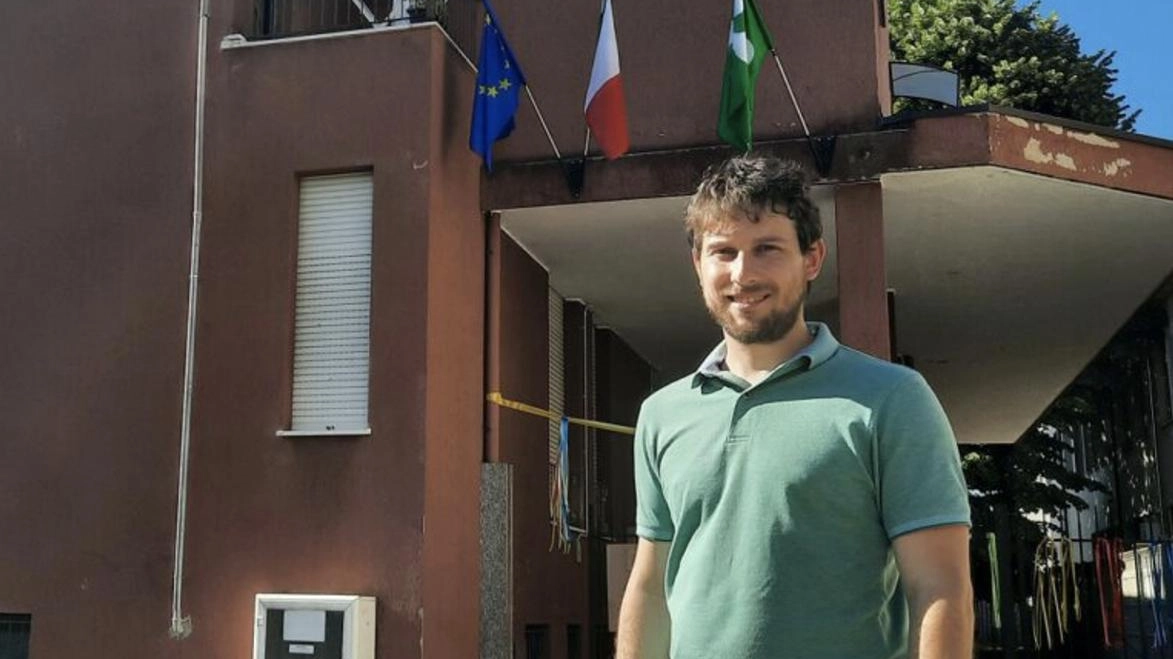 L’assessore al Patrimonio, Giacomo Crippa, sta vigilando su come procedono i lavori nelle scuole cittadine: dovrebbero essere completati in tempo per non incidere sull’inizio delle lezioni nel prossimo mese di settembre L’assessore al Patrimonio, Giacomo Crippa, sta vigilando su come procedono i lavori nelle scuole cittadine: dovrebbero essere completati in tempo per non incidere sull’inizio delle lezioni nel prossimo mese di settembre