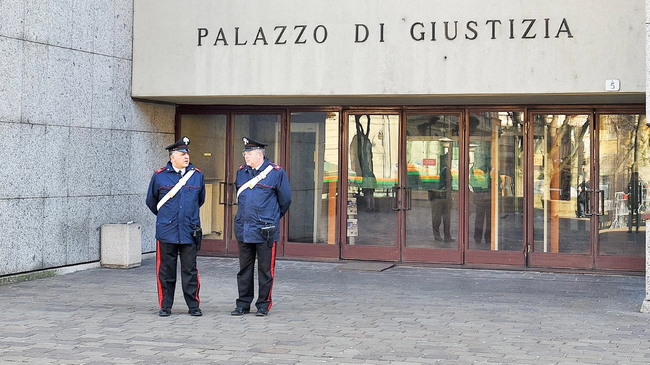 Un ammanco di quasi 13mila euro, spariti dalle casse del Tiro a Segno Nazionale di via Belvedere ad aprile... Un ammanco di quasi 13mila euro, spariti dalle casse del Tiro a Segno Nazionale di via Belvedere ad aprile...