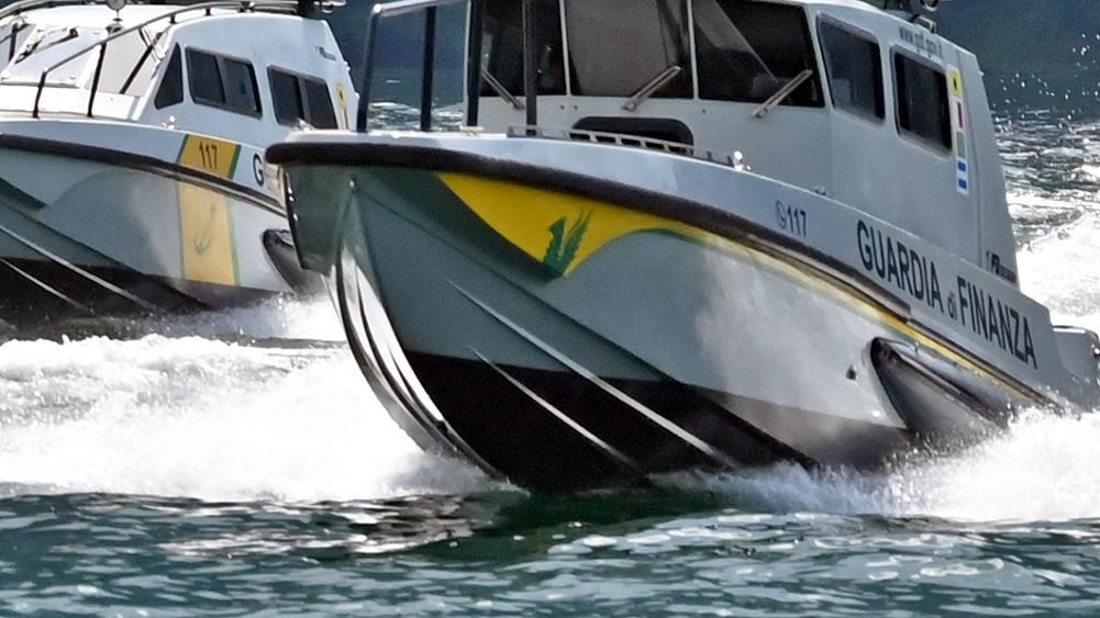 Darsene e pontili abusivi. Blitz della Finanza lungo i laghi. Canoni evasi, scattano i sigilli