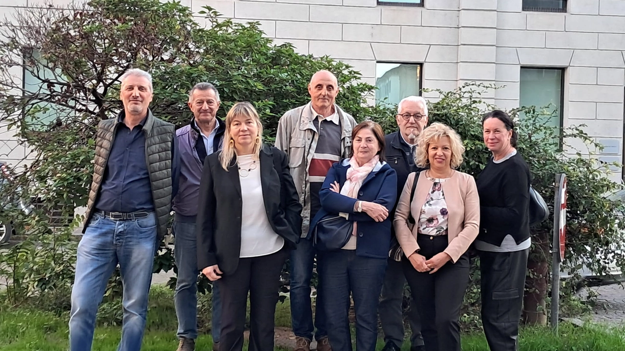 I volontari della nuova associazione col sindaco Bernocchi I volontari della nuova associazione col sindaco Bernocchi