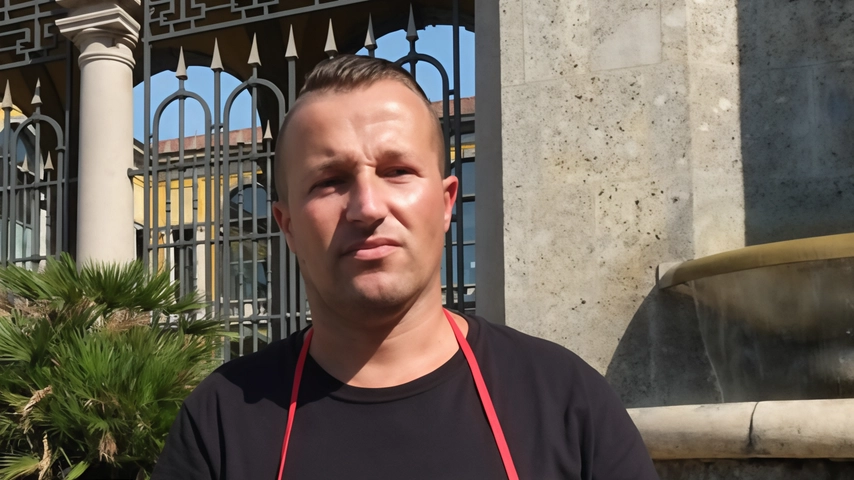 Matteo Mondini di Cesano Maderno durante una recente manifestazione davanti al Tribunale di Monza Matteo Mondini di Cesano Maderno durante una recente manifestazione davanti al Tribunale di Monza