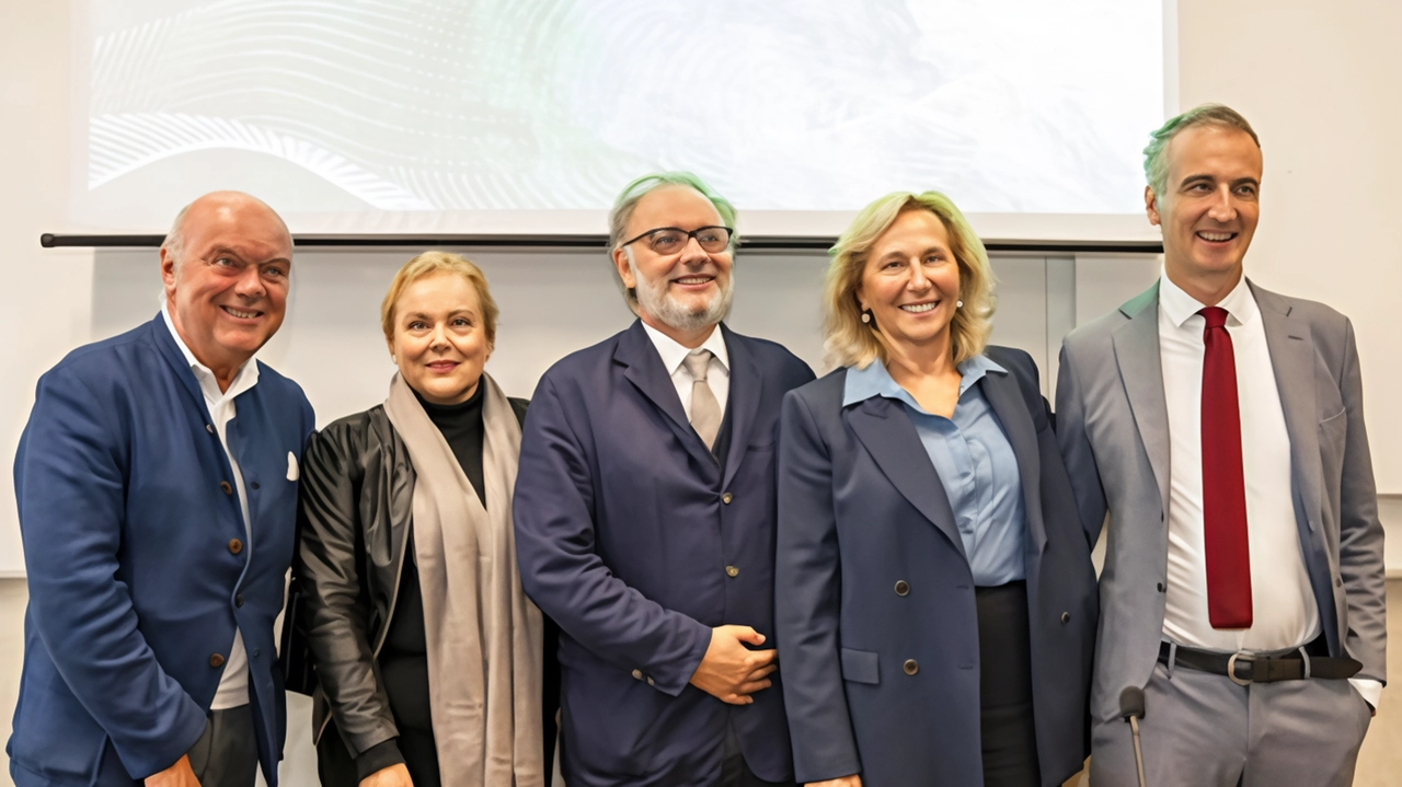La seconda edizione del festival Onde Lariane a Tremezzina esplora il tema del futuro attraverso arte, giornalismo e cultura. Eventi in vari Comuni con ospiti come Velasco Vitali e Nicola Porro. Conclusione dedicata agli studenti con il Ministro dell’Istruzione. La seconda edizione del festival Onde Lariane a Tremezzina esplora il tema del futuro attraverso arte, giornalismo e cultura. Eventi in vari Comuni con ospiti come Velasco Vitali e Nicola Porro. Conclusione dedicata agli studenti con il Ministro dell’Istruzione.