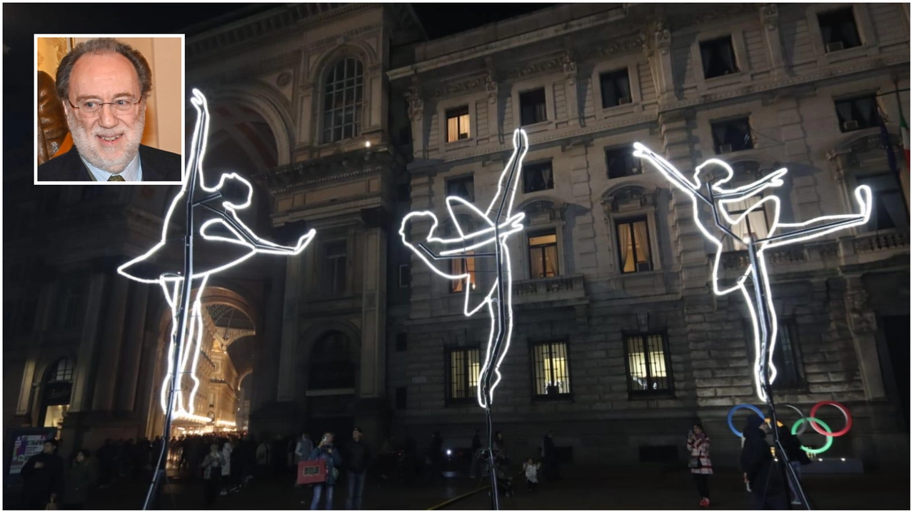 Riccardo Chailly nel riquadro. La "Ballerina sequence" davanti alla Scala di Milano Riccardo Chailly nel riquadro. La "Ballerina sequence" davanti alla Scala di Milano