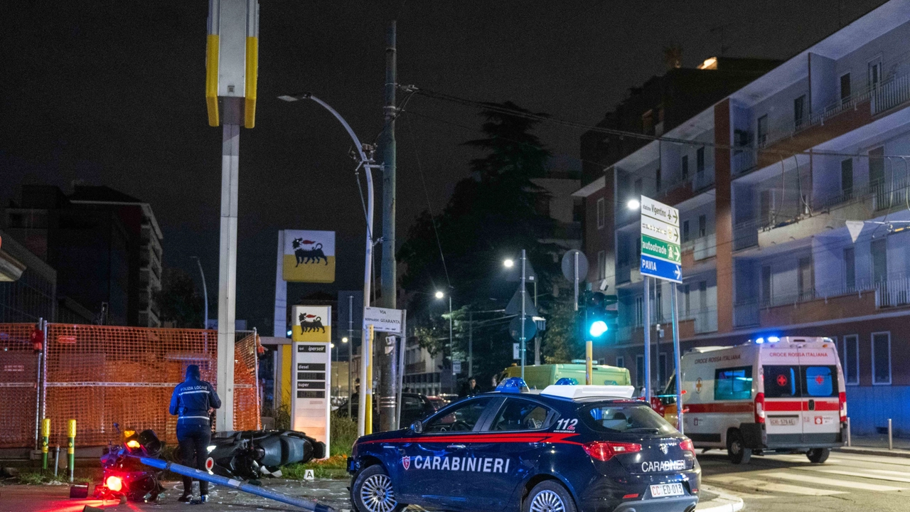 Rilievi sul luogo dell’incidente del 24 novembre 2024, dove morì Ramy Elgaml, 19 anni, al termine di un inseguimento coi carabinieri lungo otto chilometri Rilievi sul luogo dell’incidente del 24 novembre 2024, dove morì Ramy Elgaml, 19 anni, al termine di un inseguimento coi carabinieri lungo otto chilometri