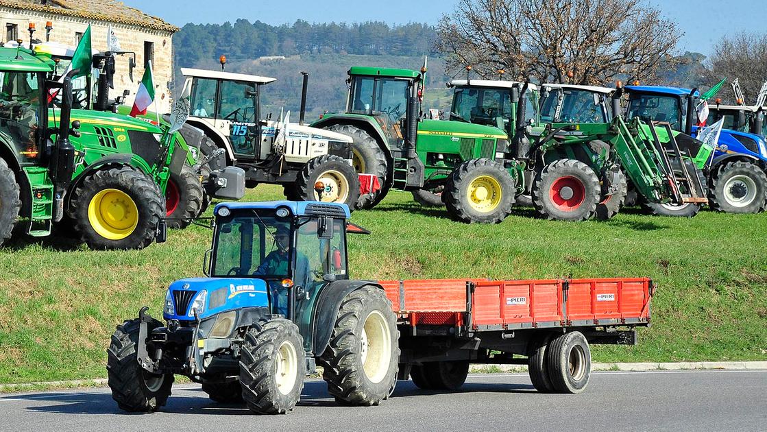 furti di trattori su commissione sgominata la banda che agiva con tecniche paramilitari da Ilgiorno.it furti di trattori su commissione sgominata la banda che agiva con tecniche paramilitari