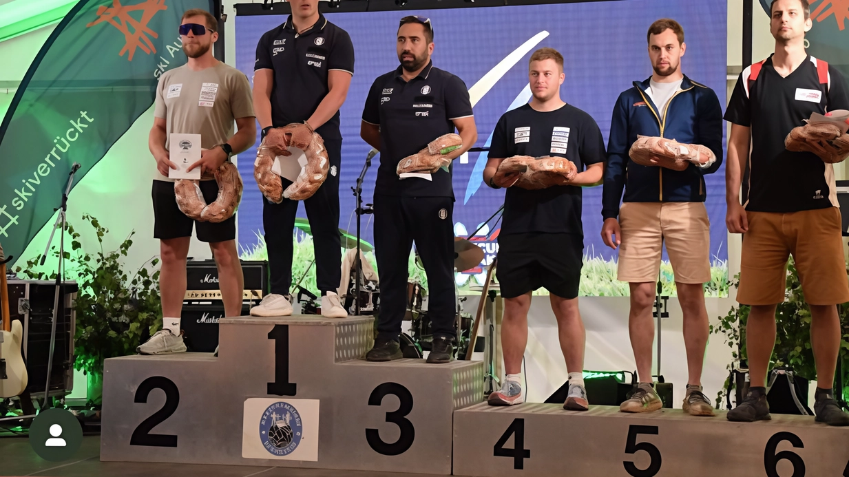 Podio record per il 40enne bergamasco Lorenzo Gritti: terzo posto nel SuperG di apertura della Coppa del Mondo di sci d’erba Podio record per il 40enne bergamasco Lorenzo Gritti: terzo posto nel SuperG di apertura della Coppa del Mondo di sci d’erba
