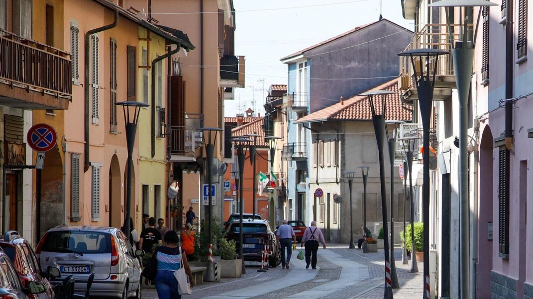 Il Comune di Arese apre al dialogo con cittadini e commercianti per presentare il progetto di riqualificazione del centro storico. Polemiche sulle modalità e tempi del cantiere, con preoccupazioni per la sopravvivenza delle attività commerciali. Il Comune di Arese apre al dialogo con cittadini e commercianti per presentare il progetto di riqualificazione del centro storico. Polemiche sulle modalità e tempi del cantiere, con preoccupazioni per la sopravvivenza delle attività commerciali.