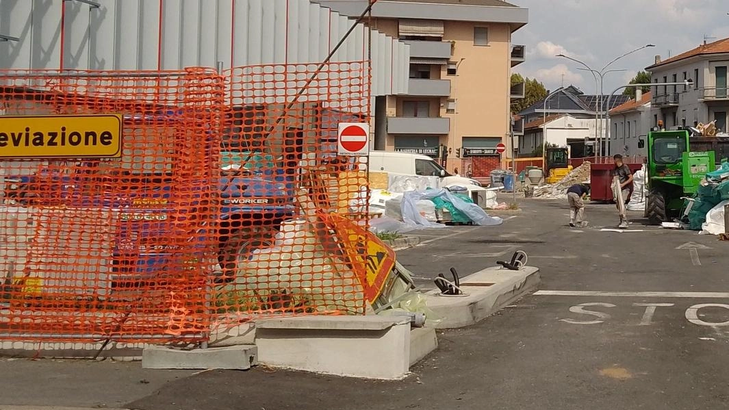 Legnano, iniziati i lavori di ampliamento della Coop. In collaborazione con PizzAut i dipendenti del punto vendita. hanno seguito un corso per favorire la comunicazione. Legnano, iniziati i lavori di ampliamento della Coop. In collaborazione con PizzAut i dipendenti del punto vendita. hanno seguito un corso per favorire la comunicazione.