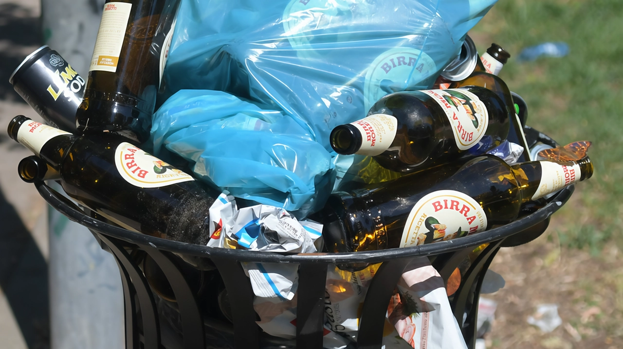 La birra da asporto? Sì, ma solo calda. L’ordinanza è siglata, il provvedimento entrerà in vigore sabato 12 luglio...