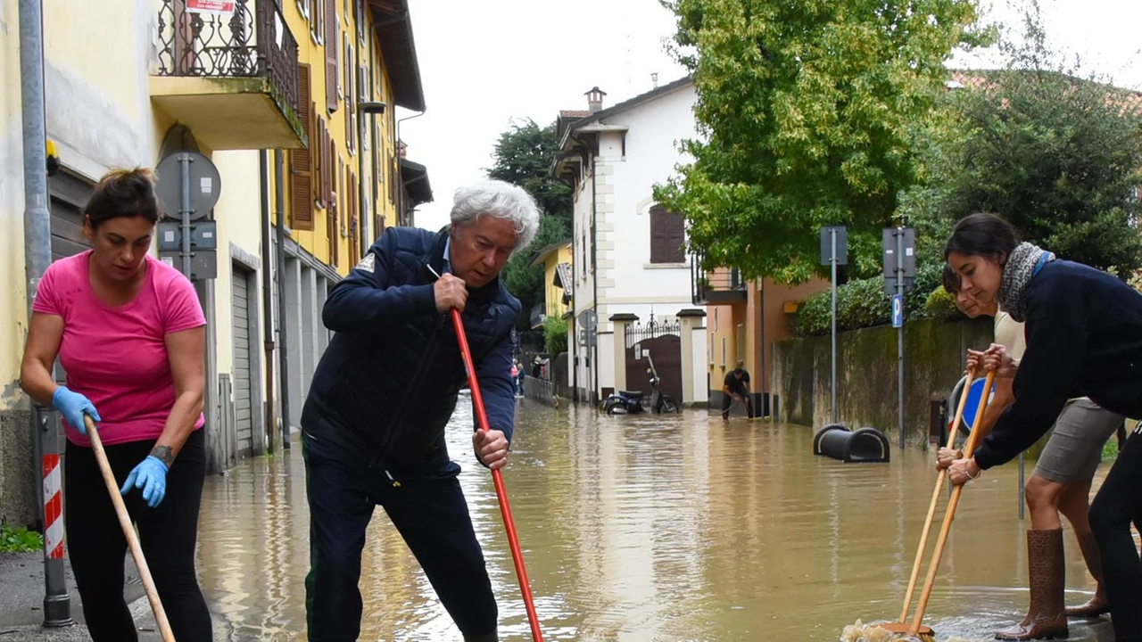 I danni provocati dal fiume Serio dopo l’ondata di maltempo Cittadini e istituzioni al lavoro per cercare di contenere gli allagamenti I danni provocati dal fiume Serio dopo l’ondata di maltempo Cittadini e istituzioni al lavoro per cercare di contenere gli allagamenti