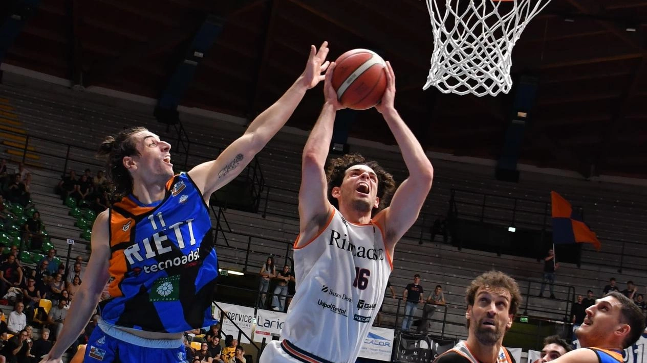 Alessandro Cipolla autore della tripla che ha portato Desio ai supplementari Alessandro Cipolla autore della tripla che ha portato Desio ai supplementari
