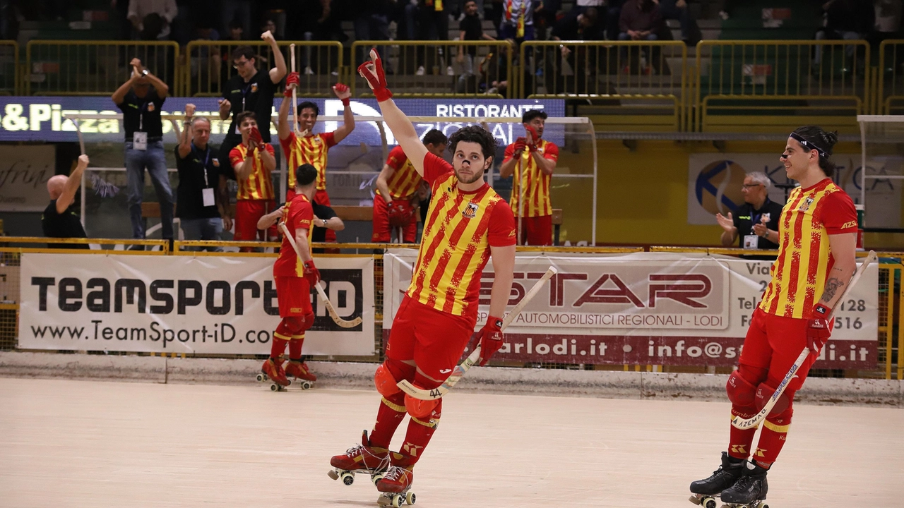 L'Amatori Lodi vince gara-4 della semifinale Scudetto Serie A1, battendo Forte dei Marmi ai shootout e accedendo alla finale. L'Amatori Lodi vince gara-4 della semifinale Scudetto Serie A1, battendo Forte dei Marmi ai shootout e accedendo alla finale.