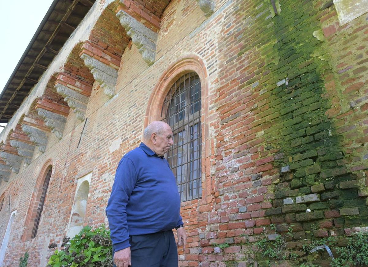Pluviali rubati al Castello. Mura impregnate dopo le ultime pioggie