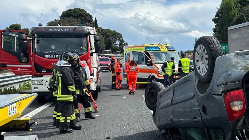 Sul posto un'ambulanza e un'automedica (foto di repertorio) Sul posto un'ambulanza e un'automedica (foto di repertorio)