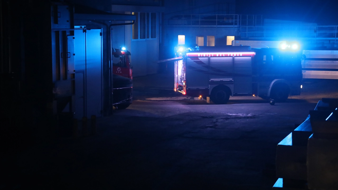 I vigili del fuoco all’interno del sito produttivo Carcano in bassa Valtellina Era il 31 ottobre scorso I vigili del fuoco all’interno del sito produttivo Carcano in bassa Valtellina Era il 31 ottobre scorso