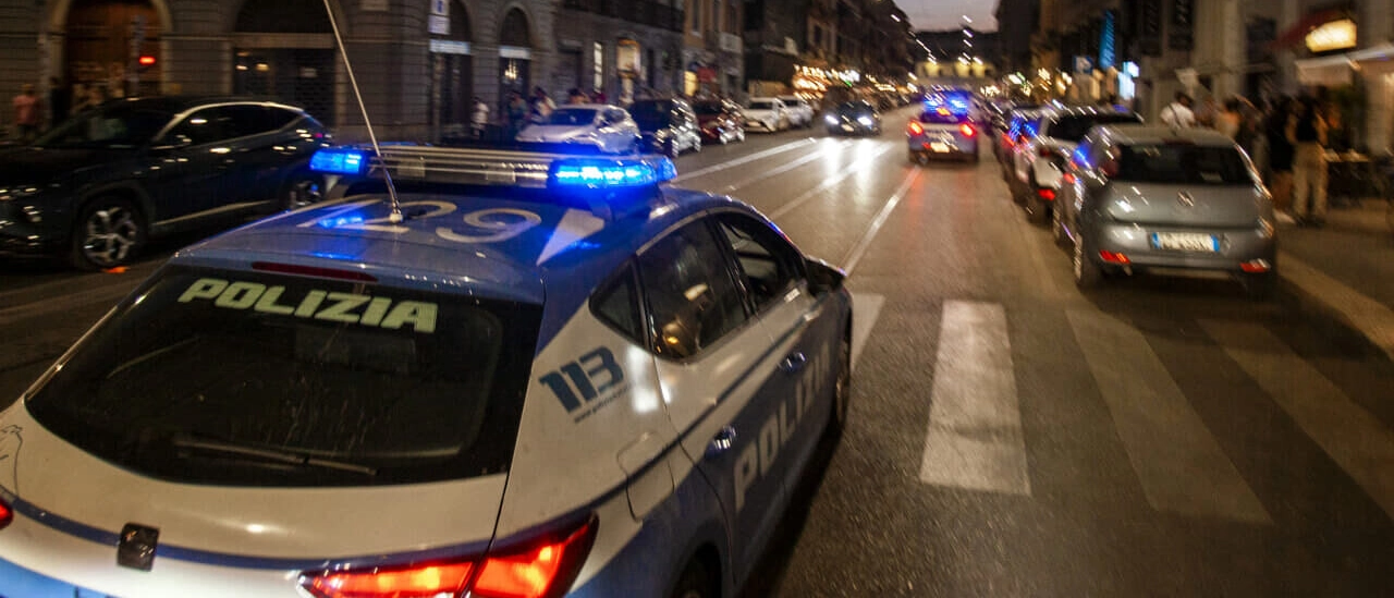 Incubo a Milano, giovane accoltella 20 volte il padre mentre dorme: la madre sente le urla e chiama i soccorsi