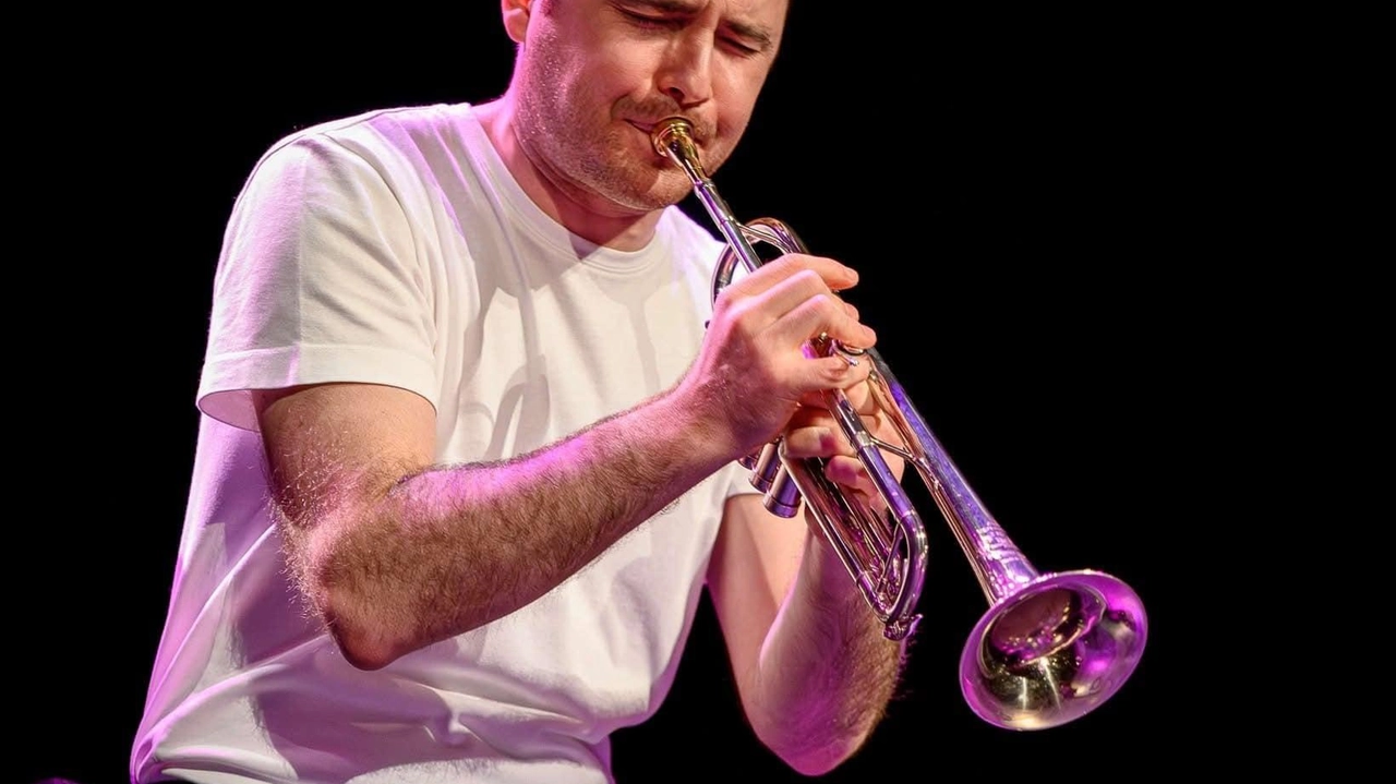Il trombettista francese David Enhco protagonista del concerto in omaggio a Chet Baker si esibirà nella Sala degli Specchi della Villa Reale di Monza Il trombettista francese David Enhco protagonista del concerto in omaggio a Chet Baker si esibirà nella Sala degli Specchi della Villa Reale di Monza