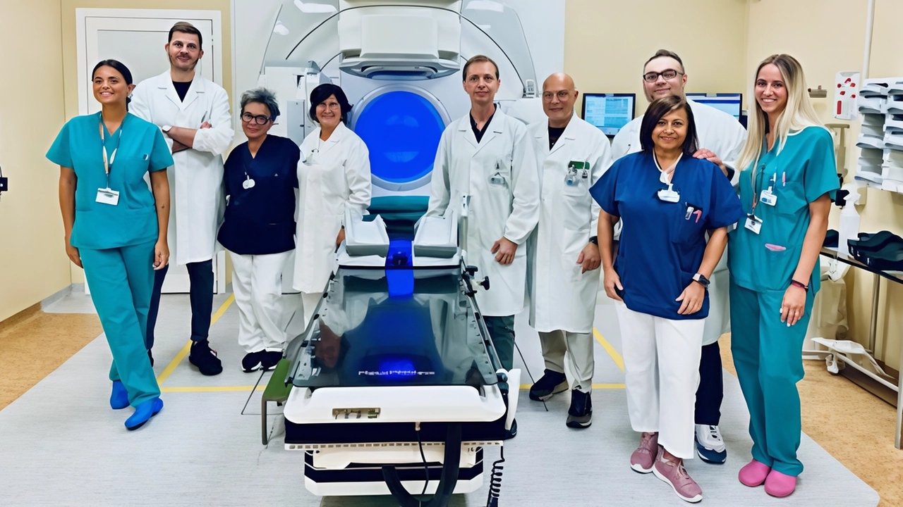 Medici e infermieri del reparto di radioterapia all’Irccs San Gerardo di Monza
