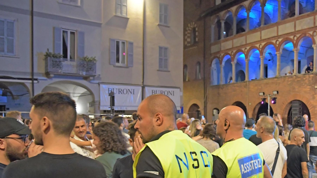 Da metà mese gli steward torneranno a vigilare sulle serate pavesi Da metà mese gli steward torneranno a vigilare sulle serate pavesi
