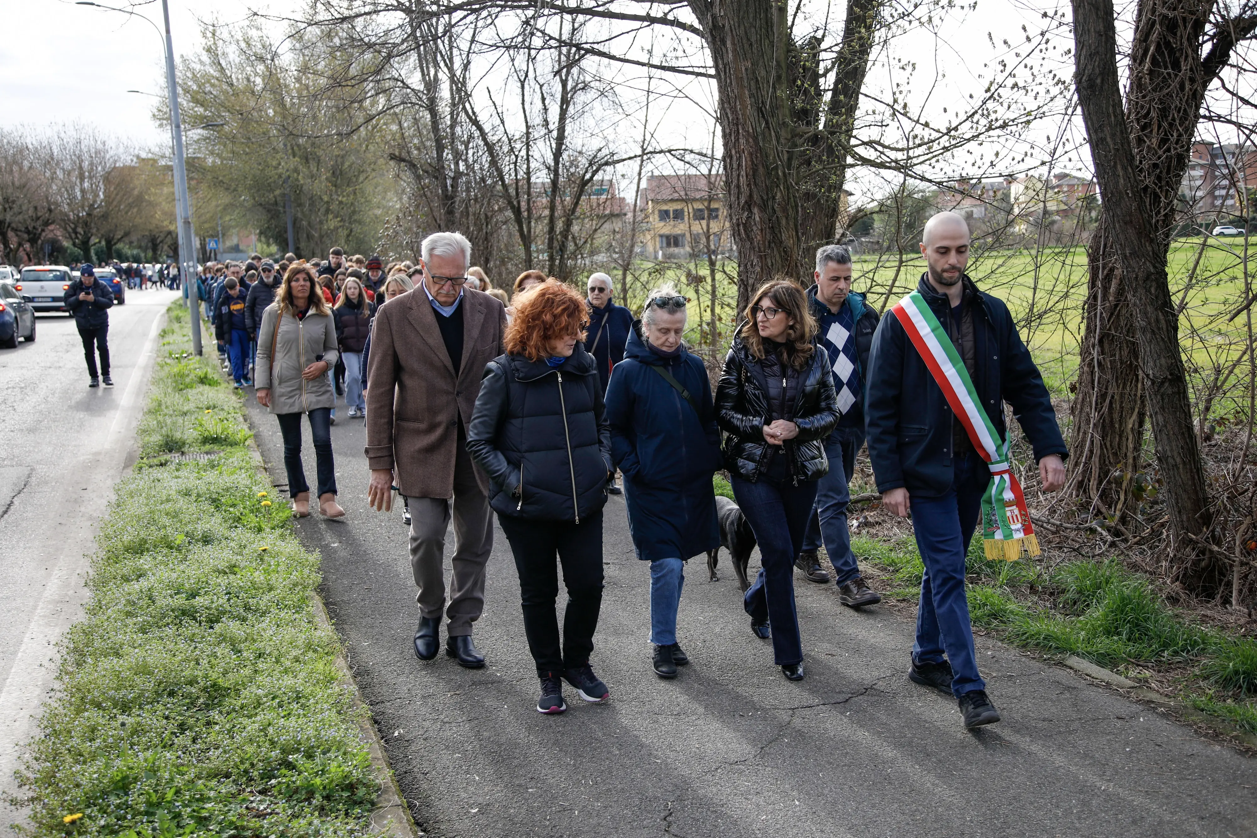 “Torna presto, Nicola”: a Bollate la marcia silenziosa per il 17enne scomparso prima di entrare a scuola
