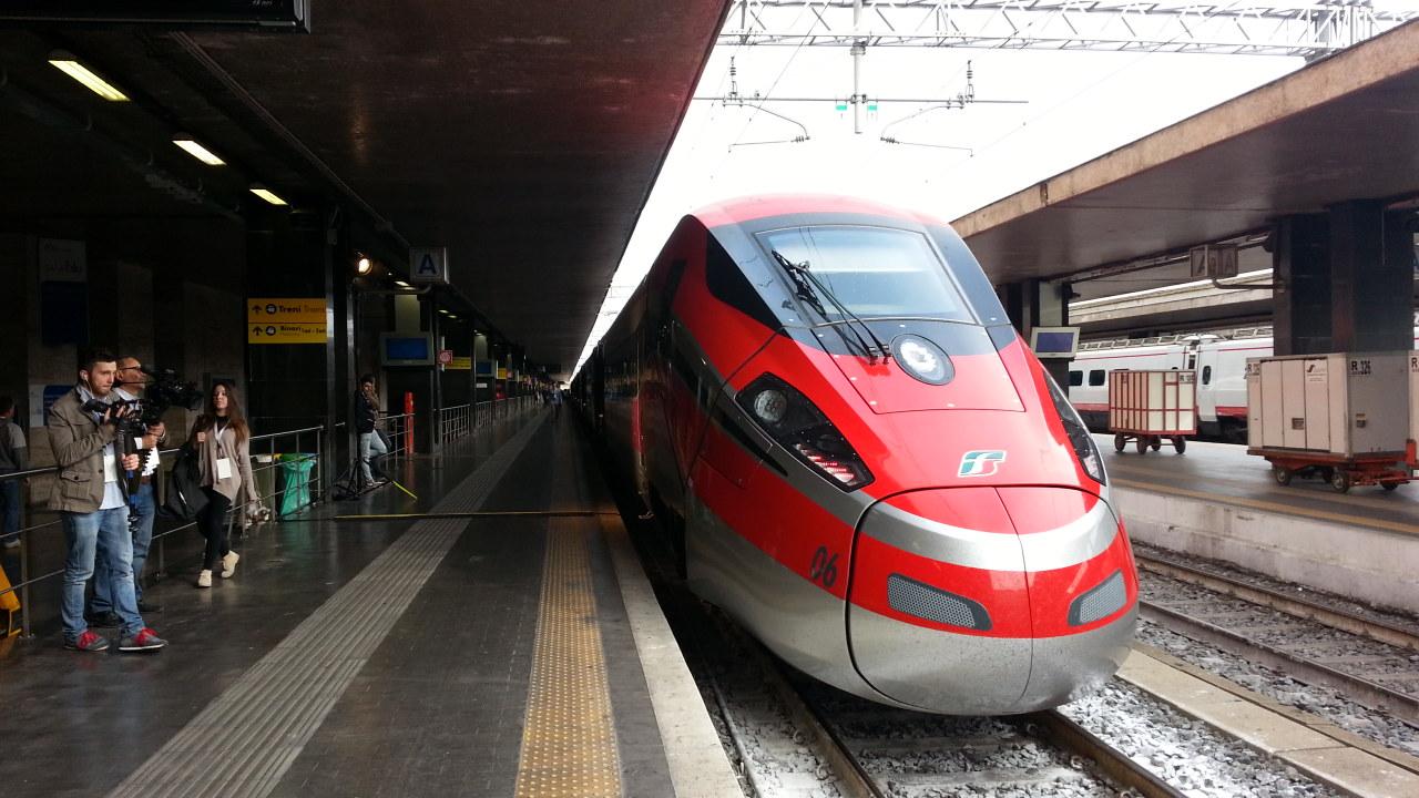 odissea per 200 passeggeri sul frecciarossa da milano a napoli costretti a tornare verso roma ritardo di oltre 3 ore