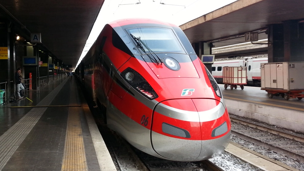 Treno (Foto di repertorio) Treno (Foto di repertorio)