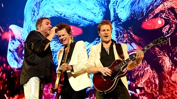 Duran Duran a Milano, concerto in 20 canzoni per 45 anni di storia: "Ma le nostre prime esperienze in Italia furono un mezzo flop"