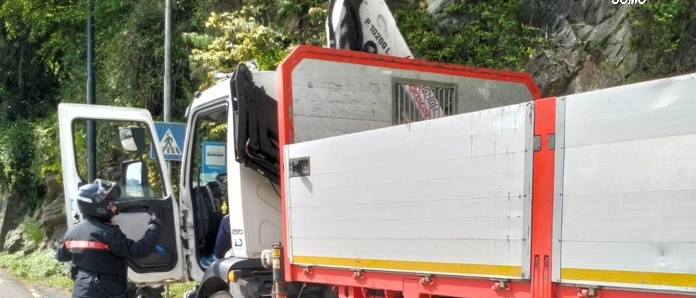 I divieti di transito sulla Statale Regina. A Menaggio controlli sui mezzi pesanti, multato conducente di un pullman