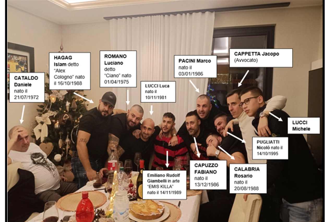 A tavola a casa di Luca Lucci a Scanzorosciate: l'immagine è stata acquisita dagli inquirenti ed è agli atti dell'indagine
