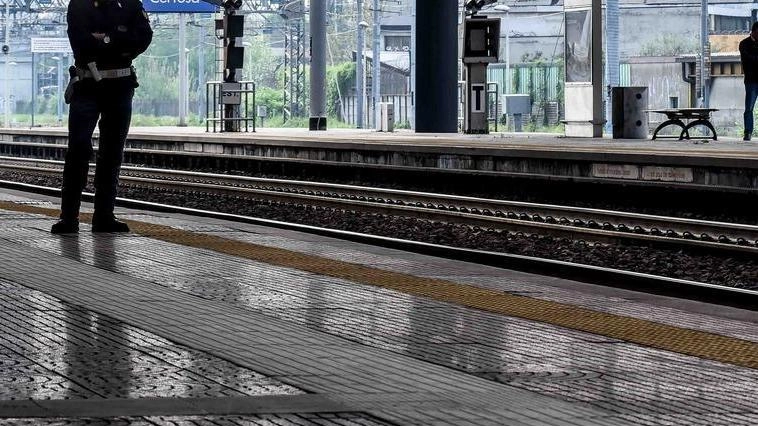 La stazione di Milano Certosa dove è avvenuta la rapina e dove il criminale è stato fermato La stazione di Milano Certosa dove è avvenuta la rapina e dove il criminale è stato fermato