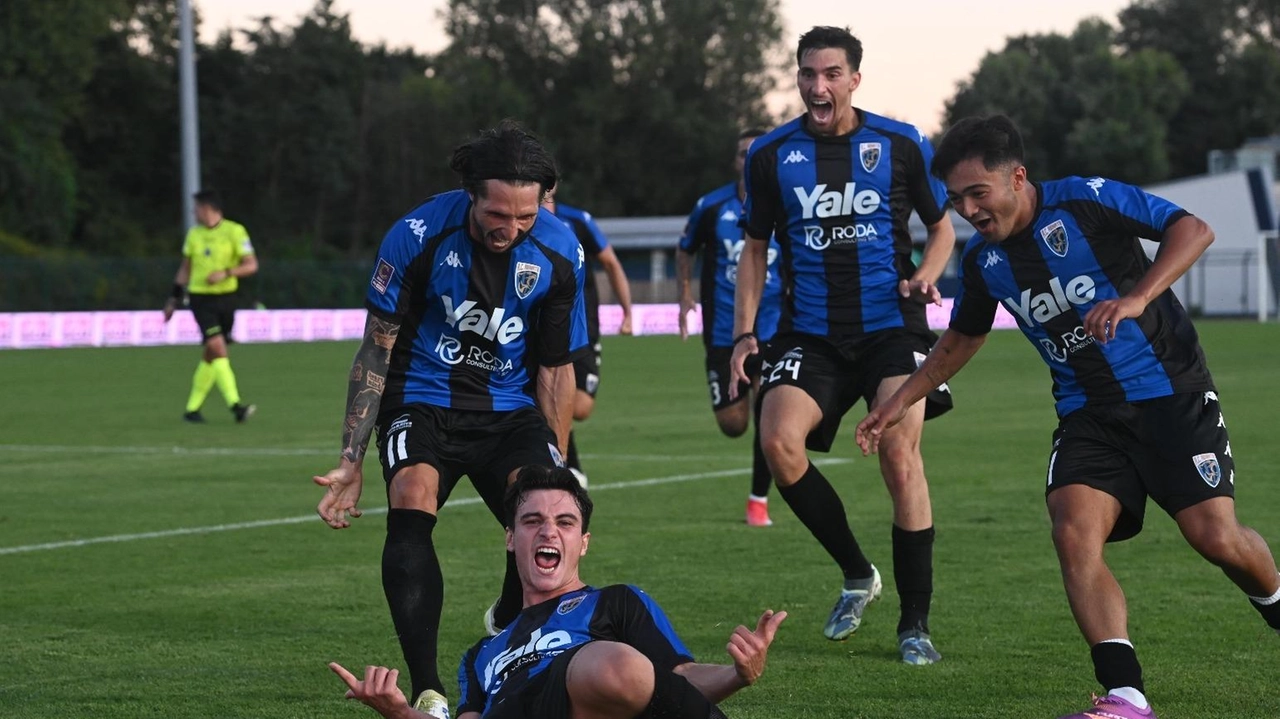 Luciano Foschi boccia il Renate. Per 70 minuti. I primi. Poi la reazione, ma dopo un gol preso, in casa,... Luciano Foschi boccia il Renate. Per 70 minuti. I primi. Poi la reazione, ma dopo un gol preso, in casa,...