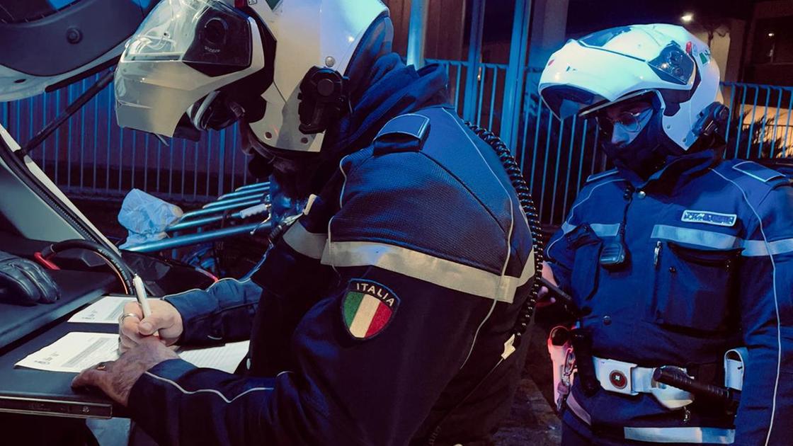 Spaccia con la figlia in auto: arrestata Spaccia con la figlia in auto: arrestata