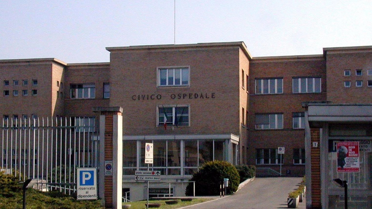 L’ospedale fa i conti da tempo con la sua permeabilità. Essendo un complesso ampio, è molto facile accedere nella strutturada...