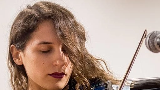 È stata presentata la sedicesima edizione della rassegna sonora itinerante . Il sipario si alza questa sera con la cantante e polistrumentista Valeria Sturba. È stata presentata la sedicesima edizione della rassegna sonora itinerante . Il sipario si alza questa sera con la cantante e polistrumentista Valeria Sturba.