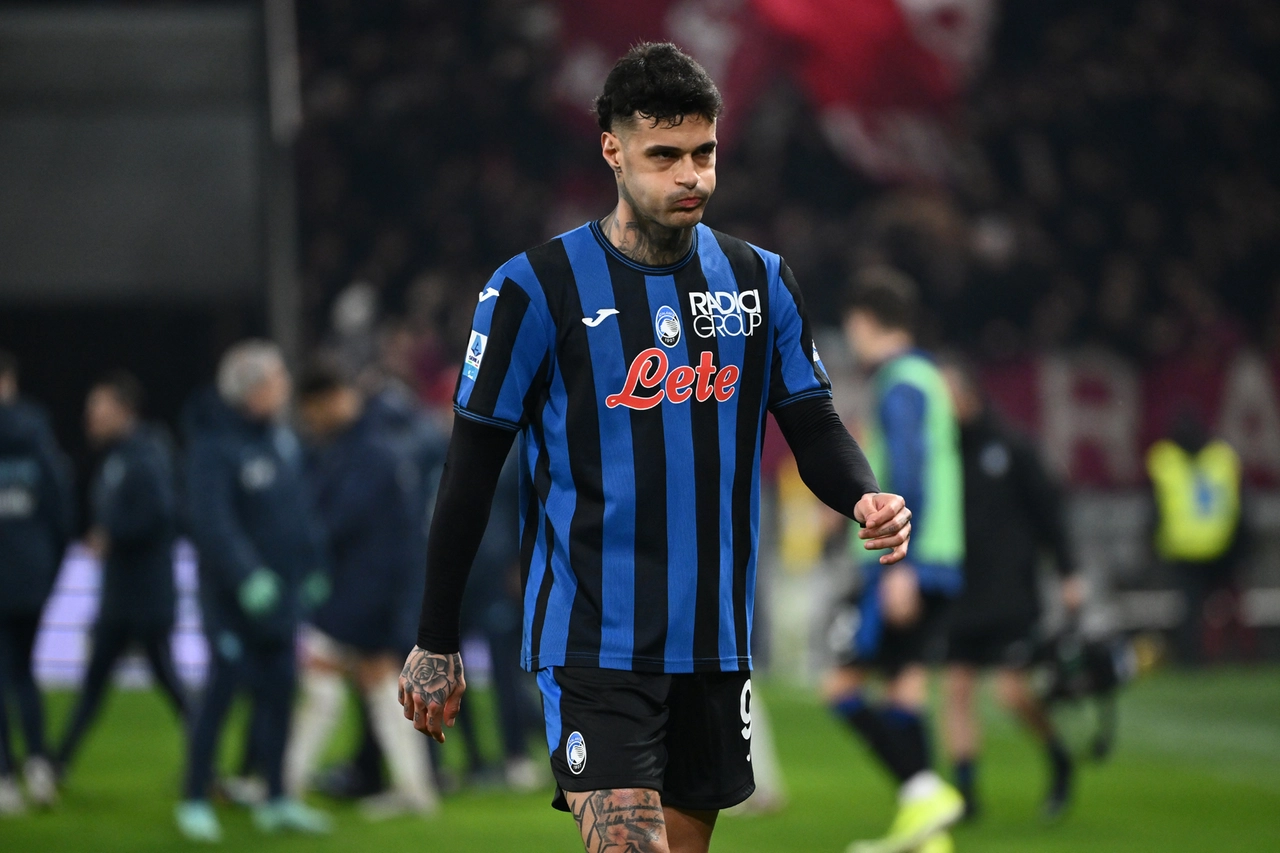 Gianluca Scamacca nella gara contro il Torino nella quale si è di nuovo infortunato
