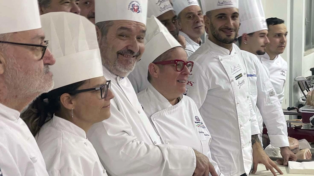Dopo la cerimonia per la consegna dell’onorificenza avvenuta a fine novembre scorso, arriva la festa per lo chef Andrea... Dopo la cerimonia per la consegna dell’onorificenza avvenuta a fine novembre scorso, arriva la festa per lo chef Andrea...