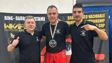 Il lissonese Felice Iannantuoni sul tetto continentale della kick boxing. L’atleta della Kombat 2000 Pro Lissone ha conquistato il titolo... Il lissonese Felice Iannantuoni sul tetto continentale della kick boxing. L’atleta della Kombat 2000 Pro Lissone ha conquistato il titolo...