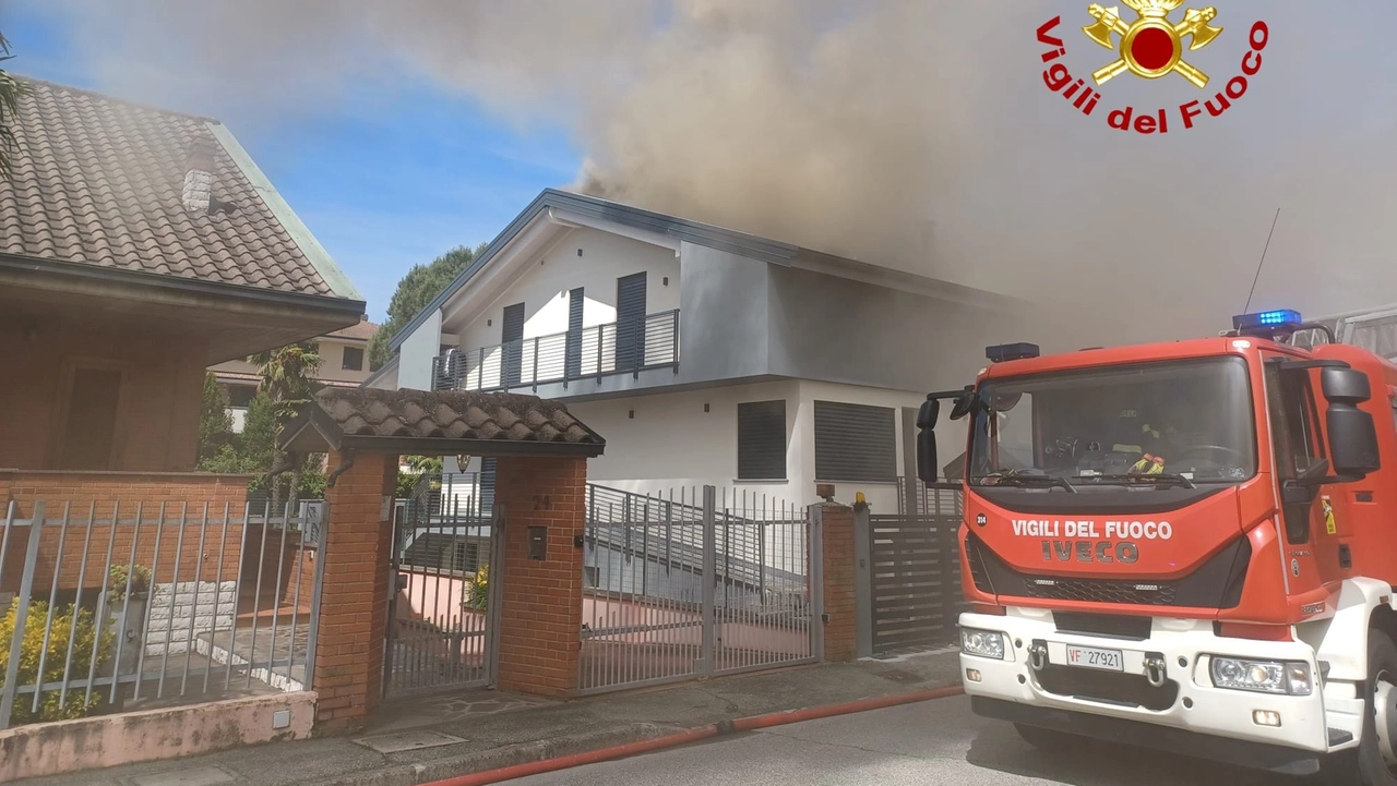 Incendio in una villetta a San Giuliano Milanese