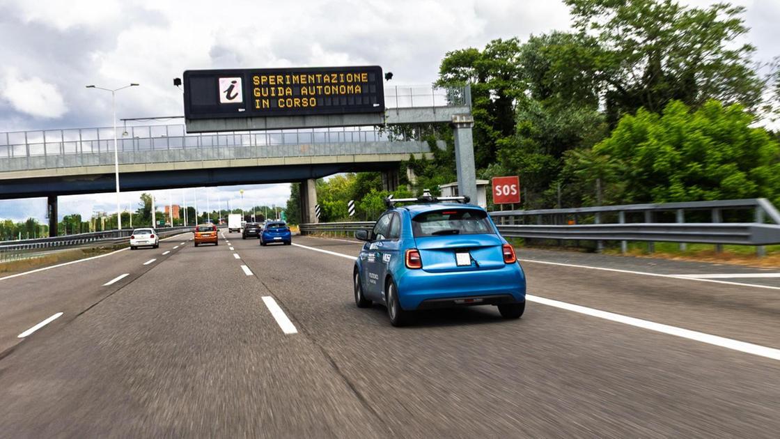 Aida, cos’è e come funziona l’auto guidata dall’Ai. Test in corso in diverse città lombarde Aida, cos’è e come funziona l’auto guidata dall’Ai. Test in corso in diverse città lombarde